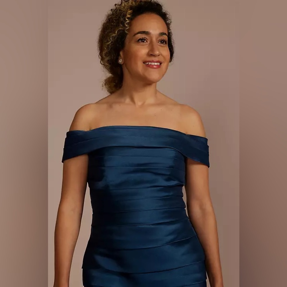 Banded off the shoulder bodycon midi dress - David’s bridal